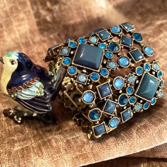 CHICO'S Cuff Bracelet 🦋 - Picture 2 of 3